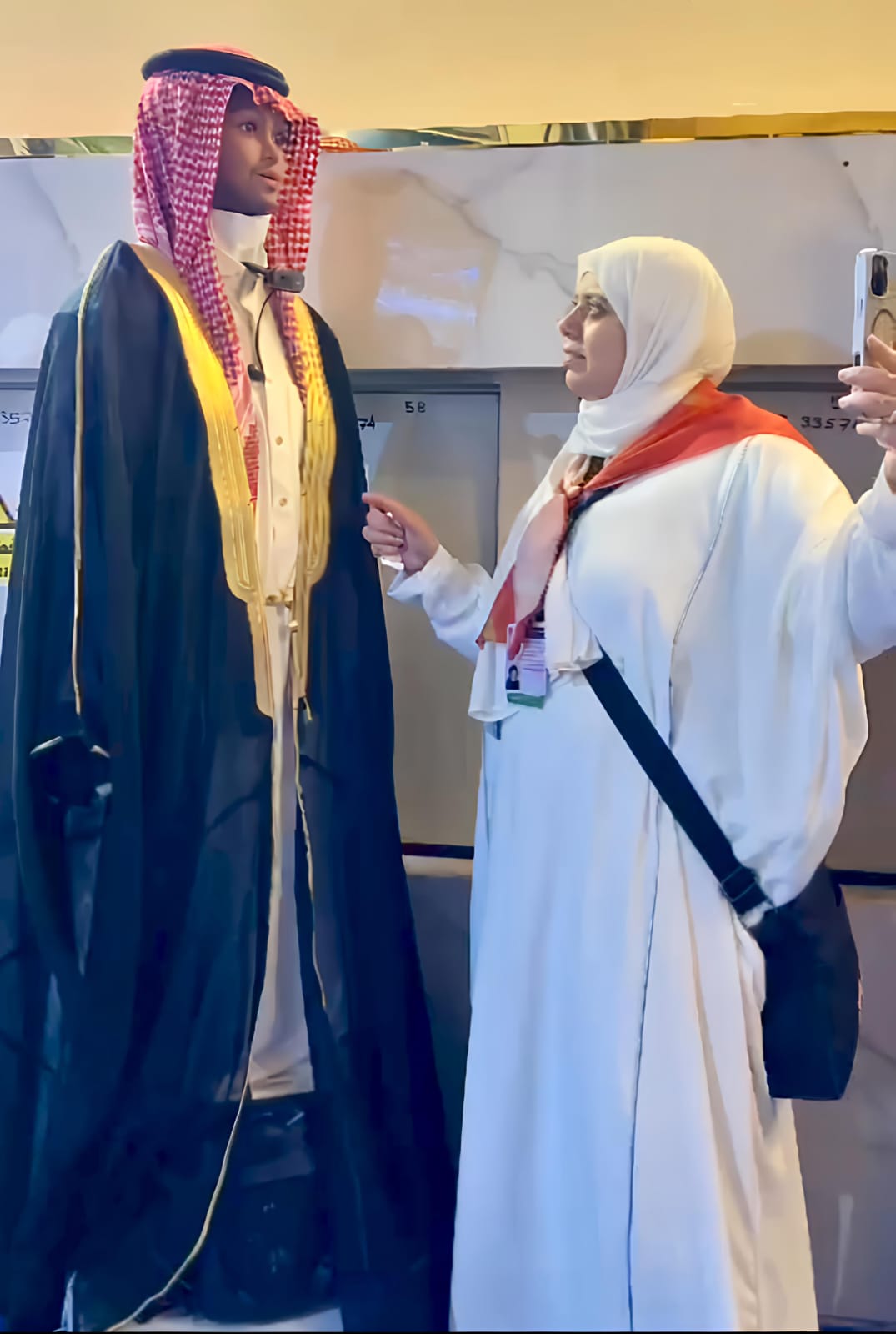 نواف ونورة.. روبوتات ذكية ترحب بحجاج الـ5 نجوم في مشعر منى.. صور 8 2025\6\6\1001015000 674 124712